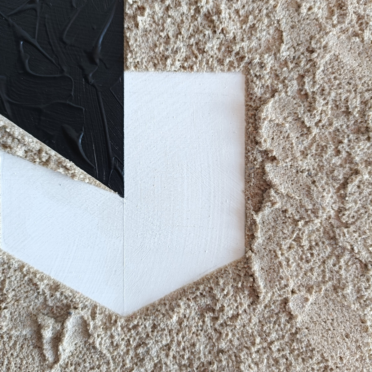 Detalle cuadro abstracto con textura de arena natural firmado a mano 25 